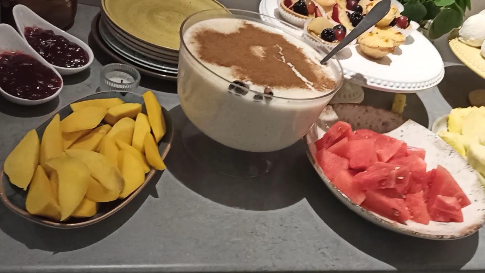 Fruit & pudding